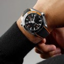 OMEGA オメガ シーマスター シリーズ プラネット オーシャン 自動機械式ムーブメント 600 メートル耐磁性防水カレンダー 多機能メンズウォッチ スイス時計 43.5mm ブラック ダイヤル ステンレススチール ケース ラバーストラップ